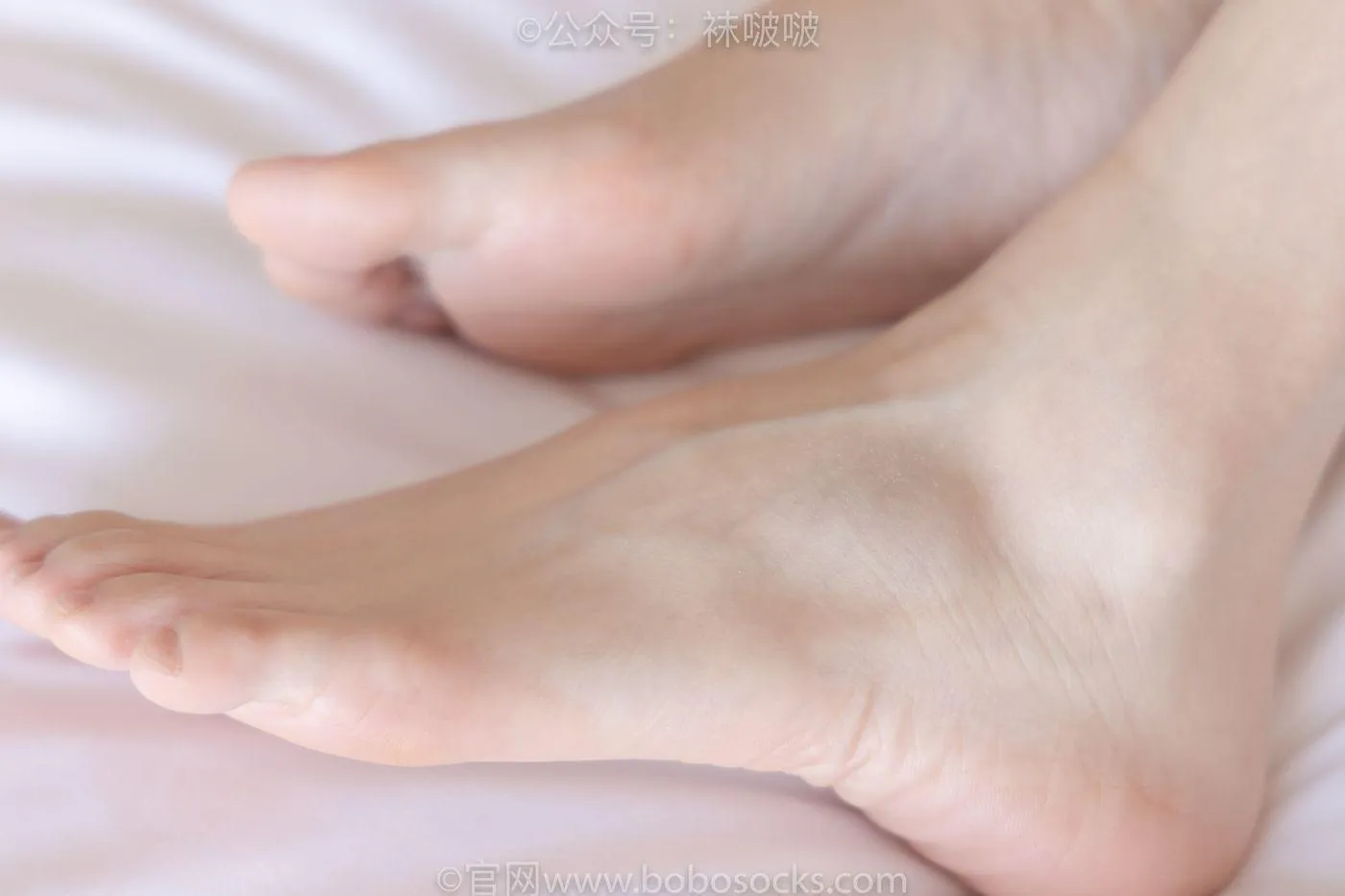 [BoBoSocks袜啵啵]NO.081 稚予- AJ、浅黄色短棉袜、浅蓝色短棉袜、裸足（花絮版） [145P]插图